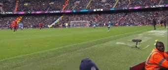 1707569998772081121.gif 曼城27.gif