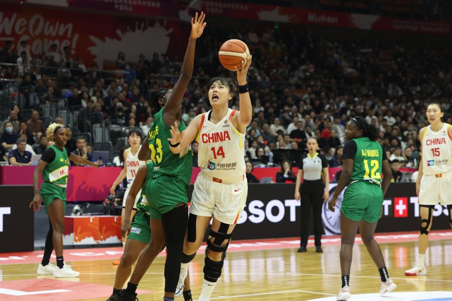 斗球TV-李月汝21分韩旭14分 中国女篮首战胜马里女篮