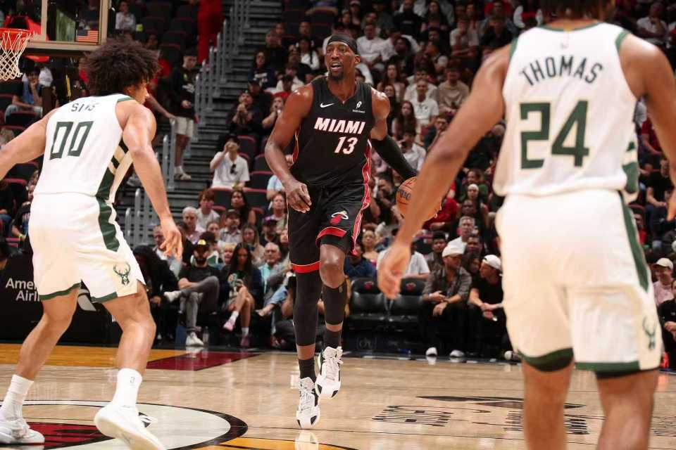 免费足球直播在线观看-阿德巴约83分后轰21+8！热火险胜雄鹿豪取7连胜 字母哥31+6